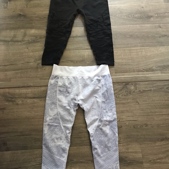 💕Fabletics bundle 💕 - Picture 2 of 5